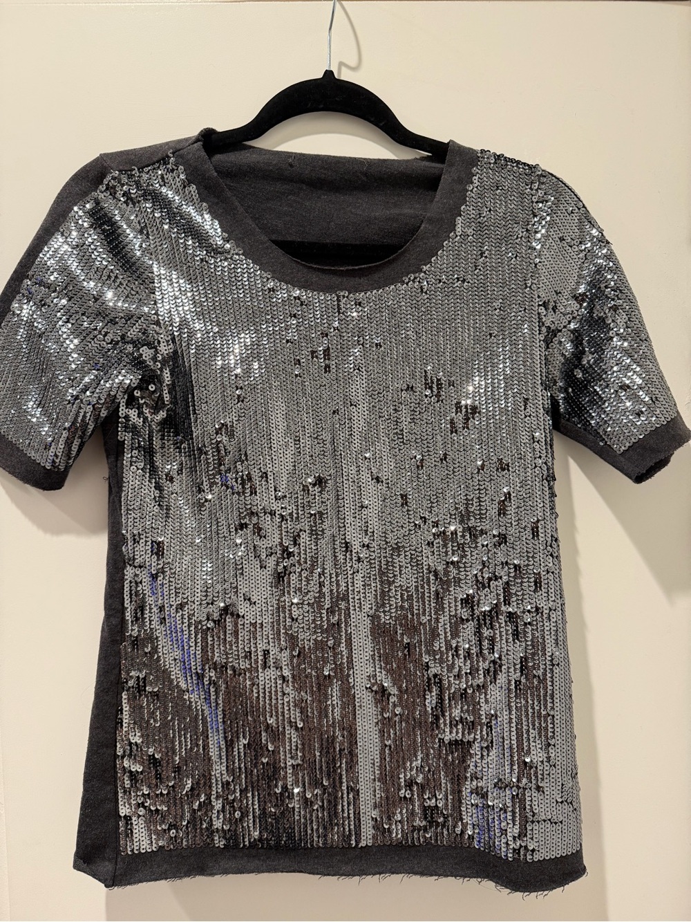 Vintage BCBGMAXAZRIA Silver Sequin Top Womens S Short Sleeve Scoop Neck Blouse